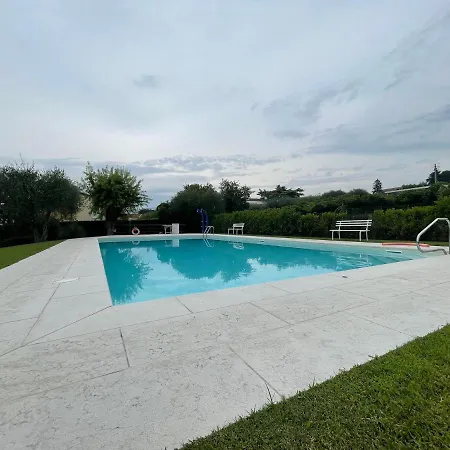 Laura's Country House Pool & Tennis *