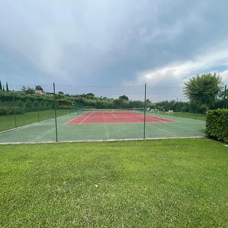 Laura's Country House Pool & Tennis Apartment